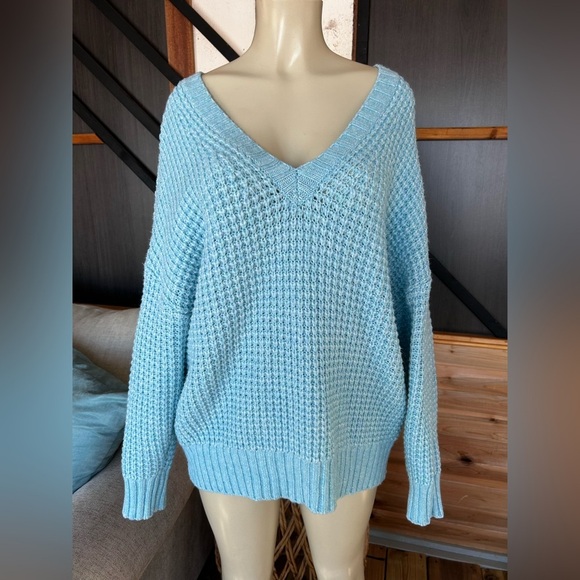 🩵Americana Eagle sky blue sweater size L pre loved - Picture 2 of 6